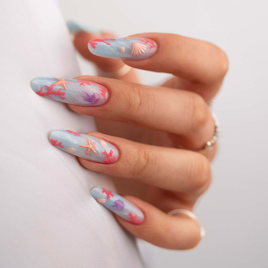 Nail-art a tema mare per l'estate: tutorial step by step
