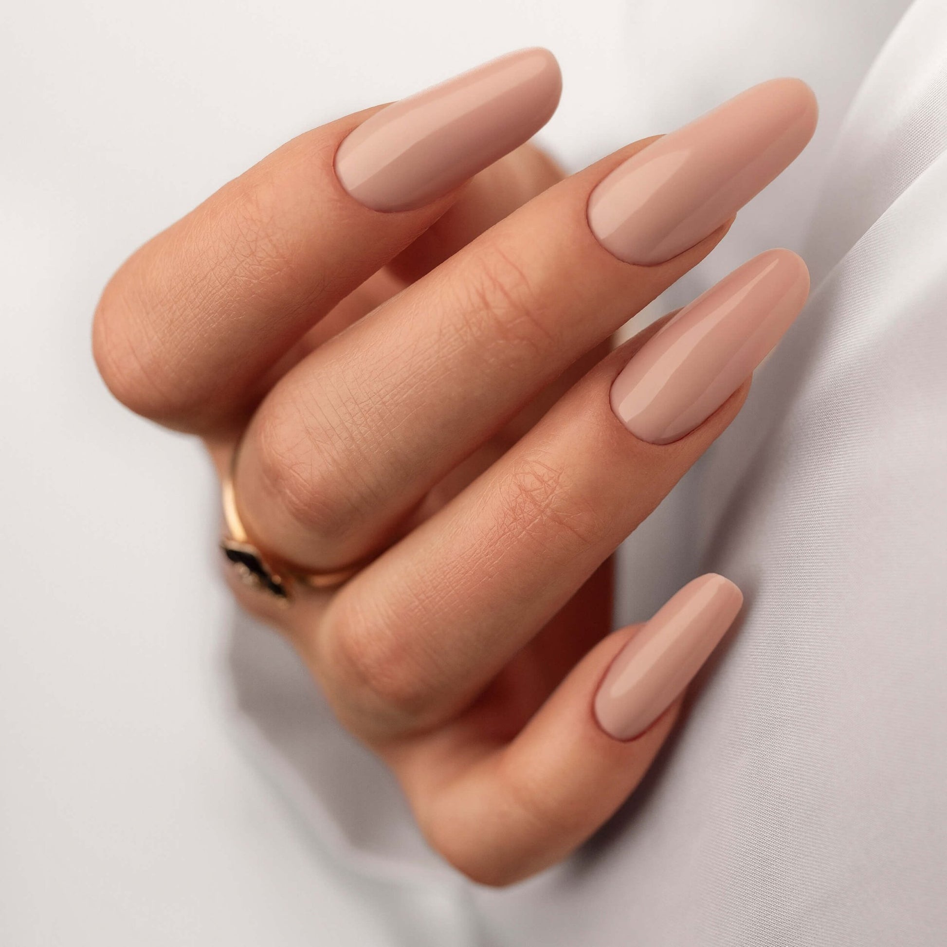 Sweetheart Coquette: il Gel Polish nude pescato per una manicure delicata e versatile, perfetta per ogni occasione.