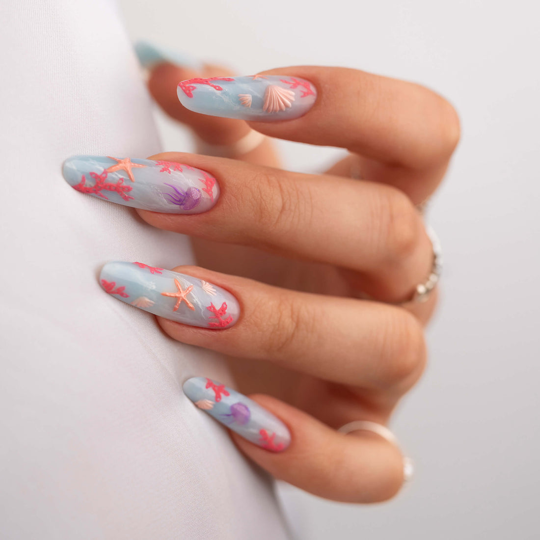 Nail-art a tema mare per l'estate: tutorial step by step