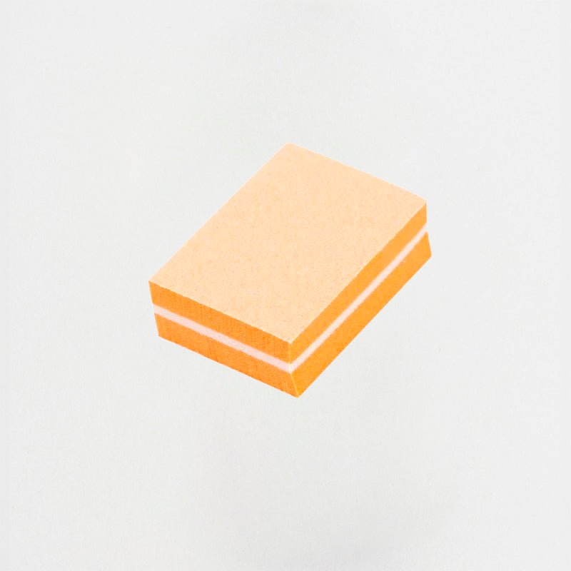 Buffer monouso per unghie grana 100/180, ideale per opacizzare e levigare la superficie ungueale.
