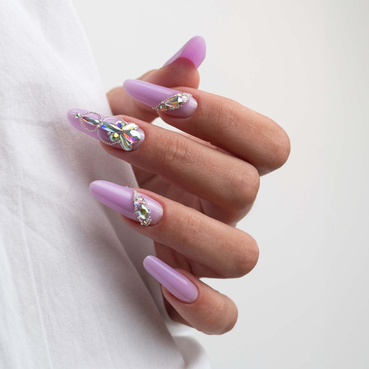 Holographic crystals for nails