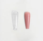 Primo piano della Dual Form Ballerina Naturale e struttura dell'unghia completata.