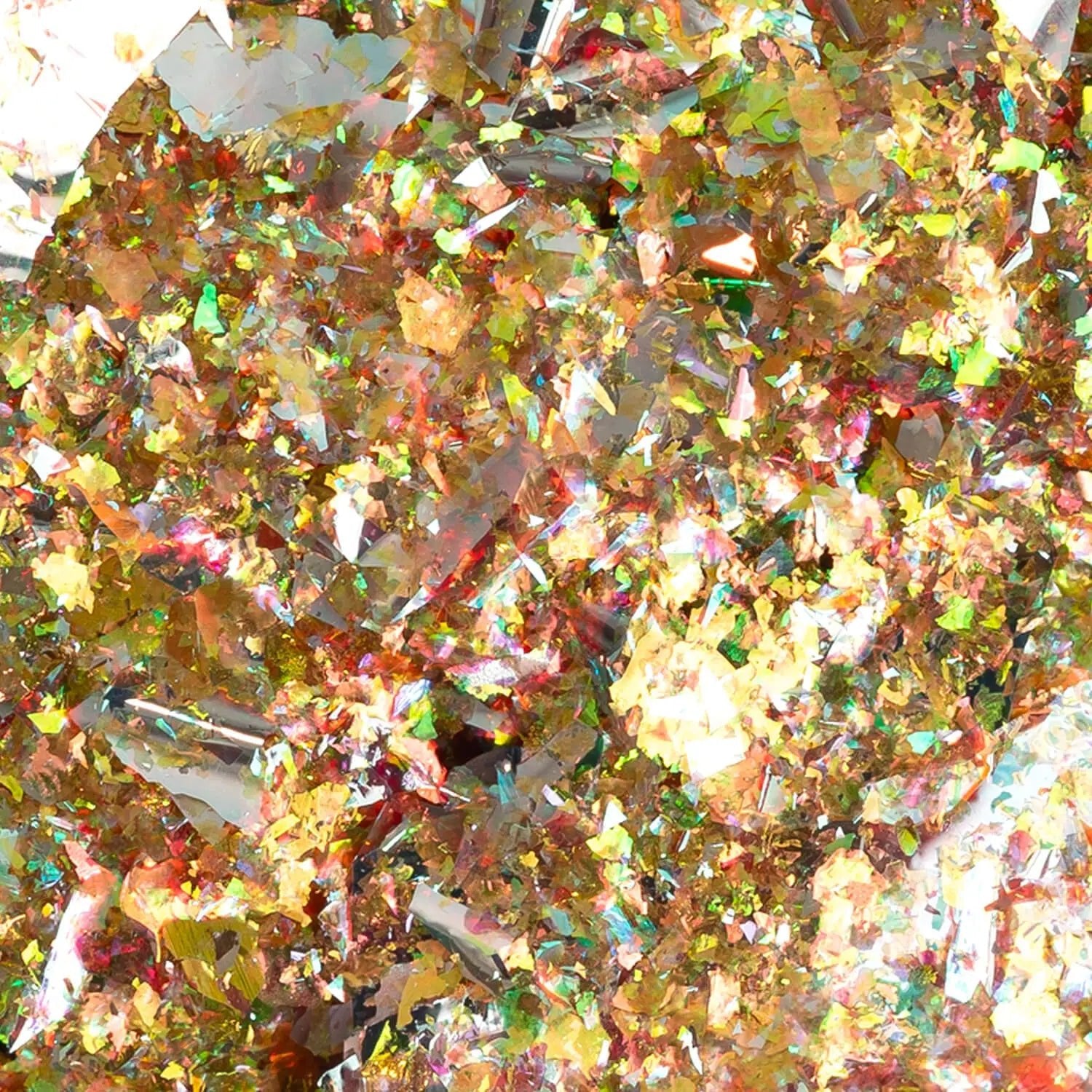 Close-up di Flakes verde e rosa per nail art con riflessi iridescenti