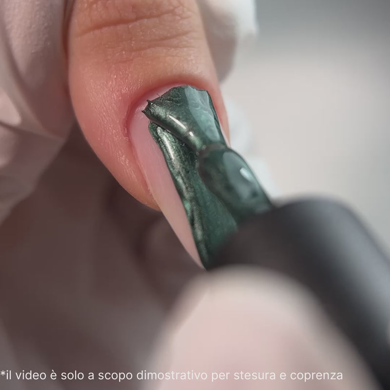 Video del gel polish C252 Cat Eye Cancer della collezione What's Your Sign? di Cactus For You.
