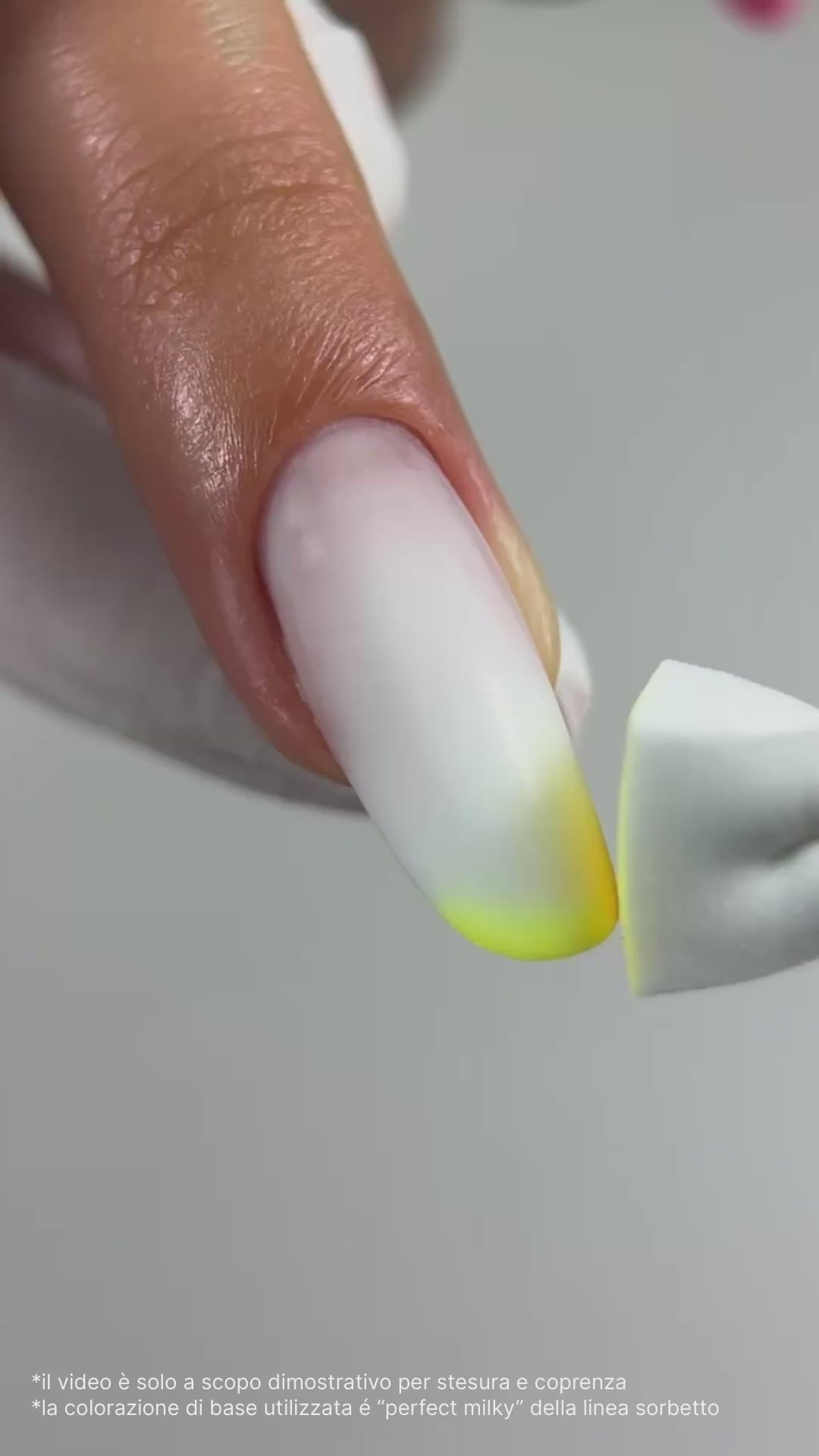 Carica video: Ombre Neon Giallo