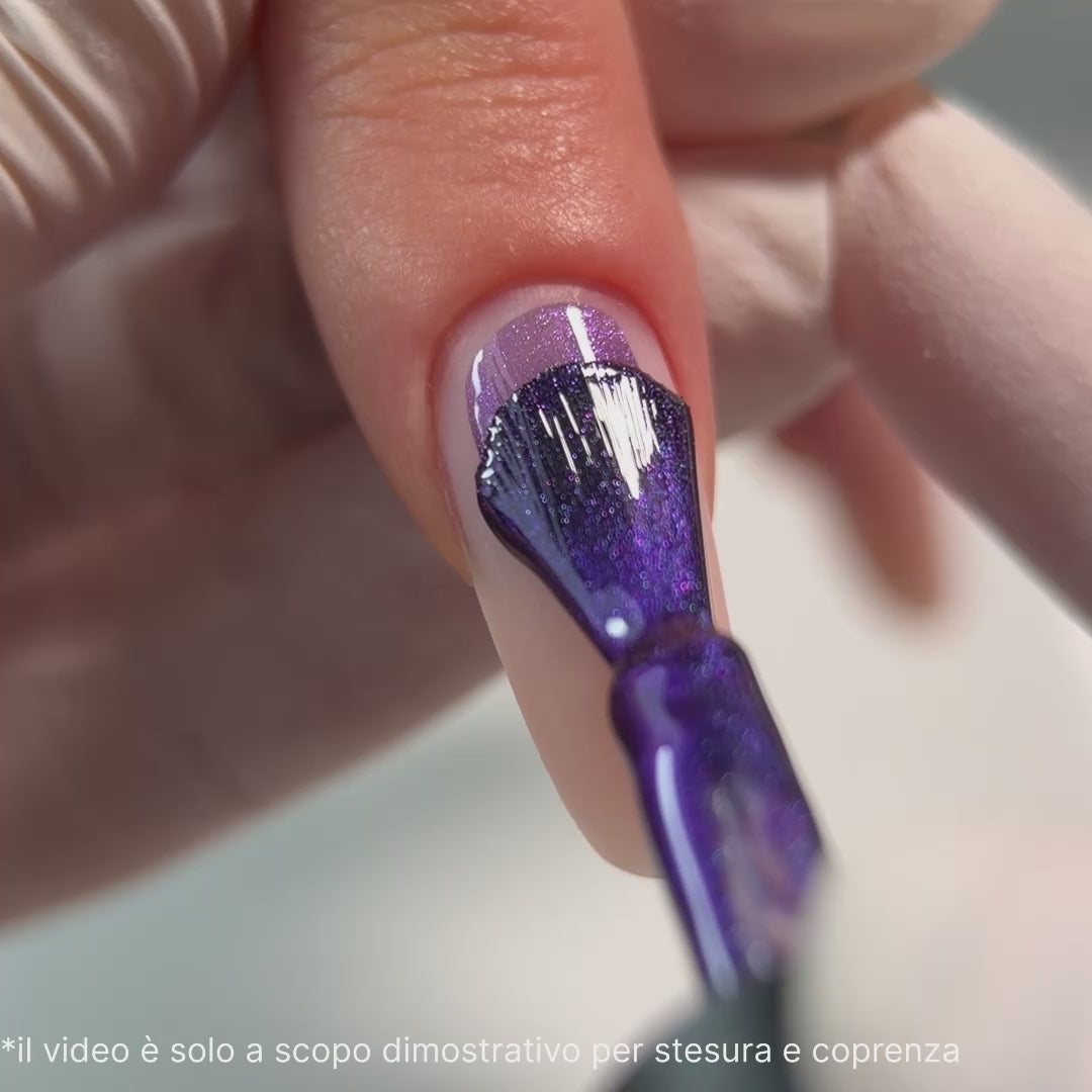Carica video: Video del gel polish C250 Cat Eye Pisces della collezione What's Your Sign? di Cactus For You.