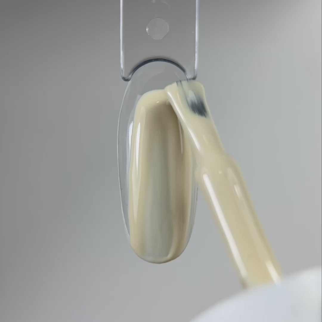 Carica video: Smalto Semipermanente White Chocolate C187